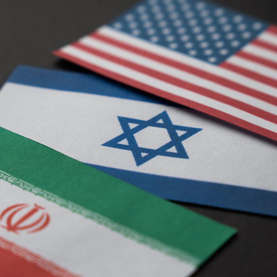 Press TV утверждает, что США и Израиль нарушили перемирие, атаковав НПЗ в Иране. По информации иранского телеканала Press TV, США и Израиль, нарушив соглашение о прекращении огня с Ираном, атаковали нефтеперерабатывающий завод на острове Лаван