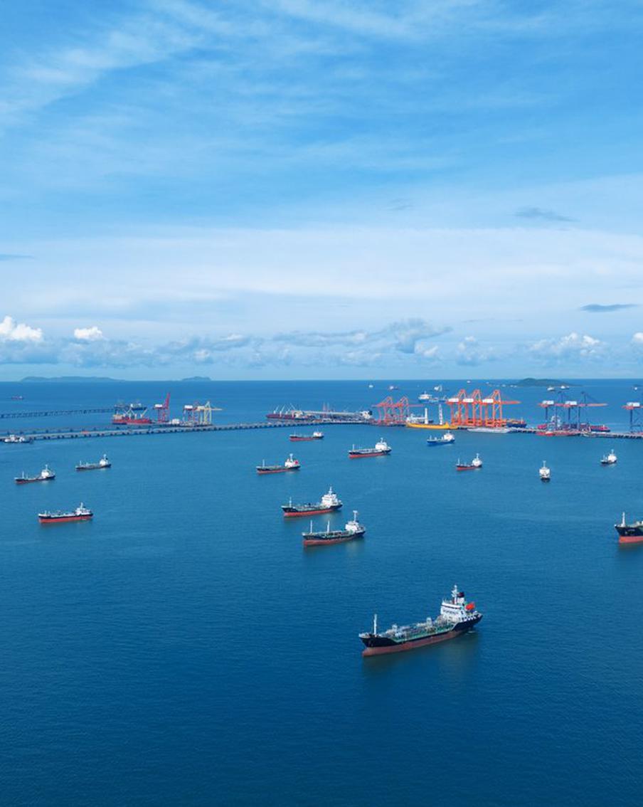 Цены на нефть рухнули, стоимость золота снова растёт