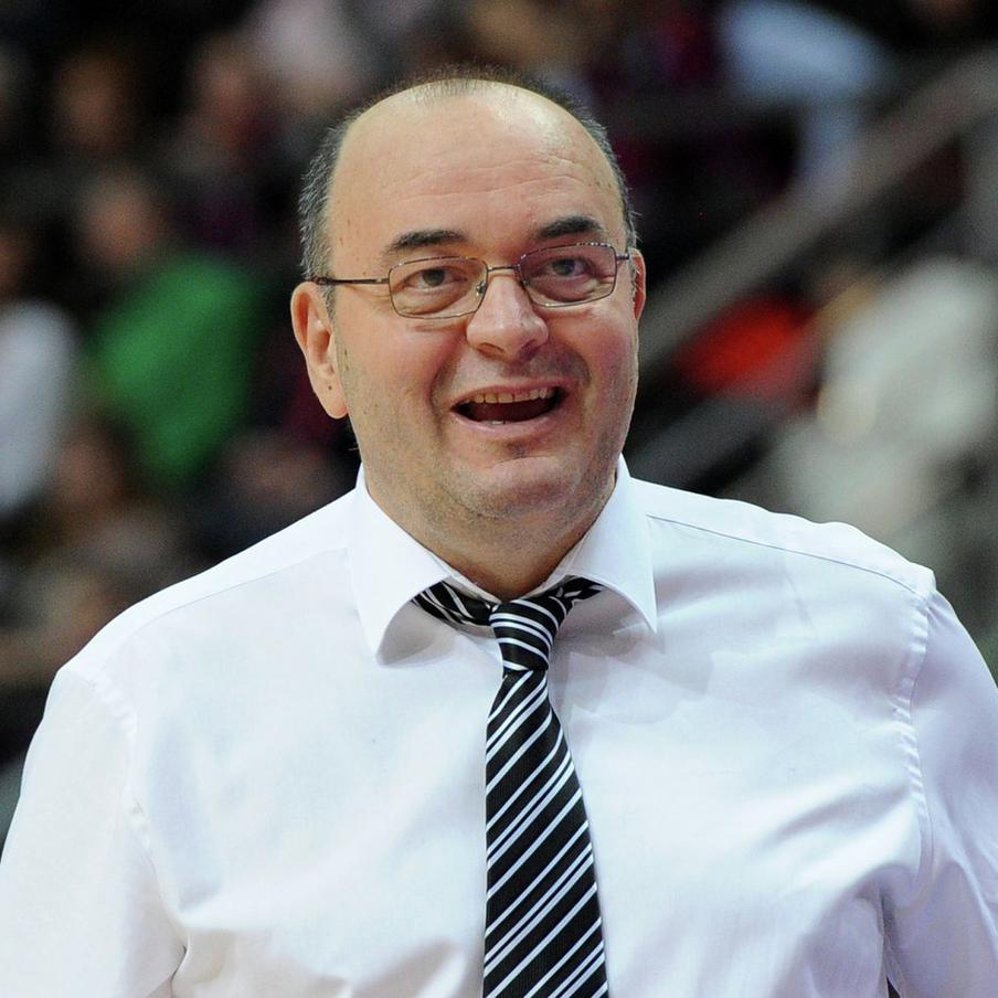 Умер бывший тренер баскетбольного клуба ЦСКА Душко Вуйошевич. Стало известно о том, что бывший главный тренер московского баскетбольного клуба ЦСКА Душко Вуйошевич скончался на 68-м году жизни