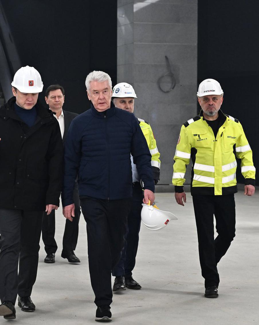 Собянин: началась проходка второго тоннеля на южном участке Троицкой линии метро. В Москве стартовало возведение второго тоннеля на южном отрезке Троицкой линии метрополитена, который соединит станции "Новомосковская" и "Сосенки". Об этом сообщил мэр столицы Сергей Собянин