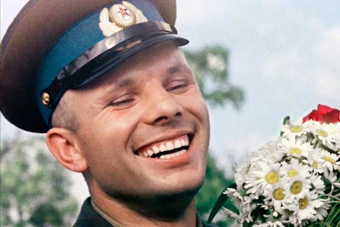 Афиша на 8 апреля: узнаём о подготовке первого космонавта и делаем картину из смолы