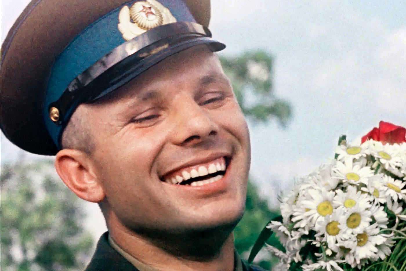 Афиша на 8 апреля: узнаём о подготовке первого космонавта и делаем картину из смолы