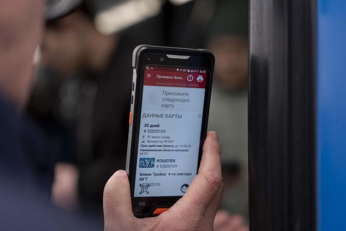 Максим Ликсутов рассказал об итогах усиленной проверки оплаты проезда около станции метро "Саларьево"