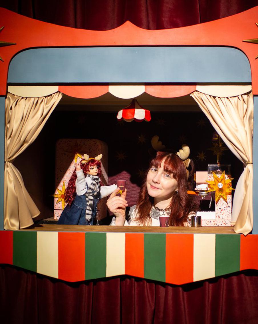 В центре Москвы открылась кукольная кофейня: напитки во время спектакля там готовит крошечная бариста