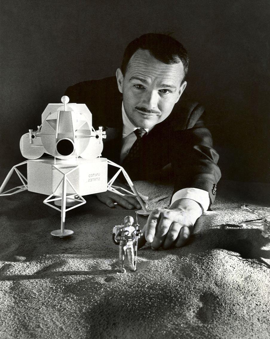 Юджин Шумейкер – американский геолог и планетолог. Основатель нового научного направления — астрогеологии.