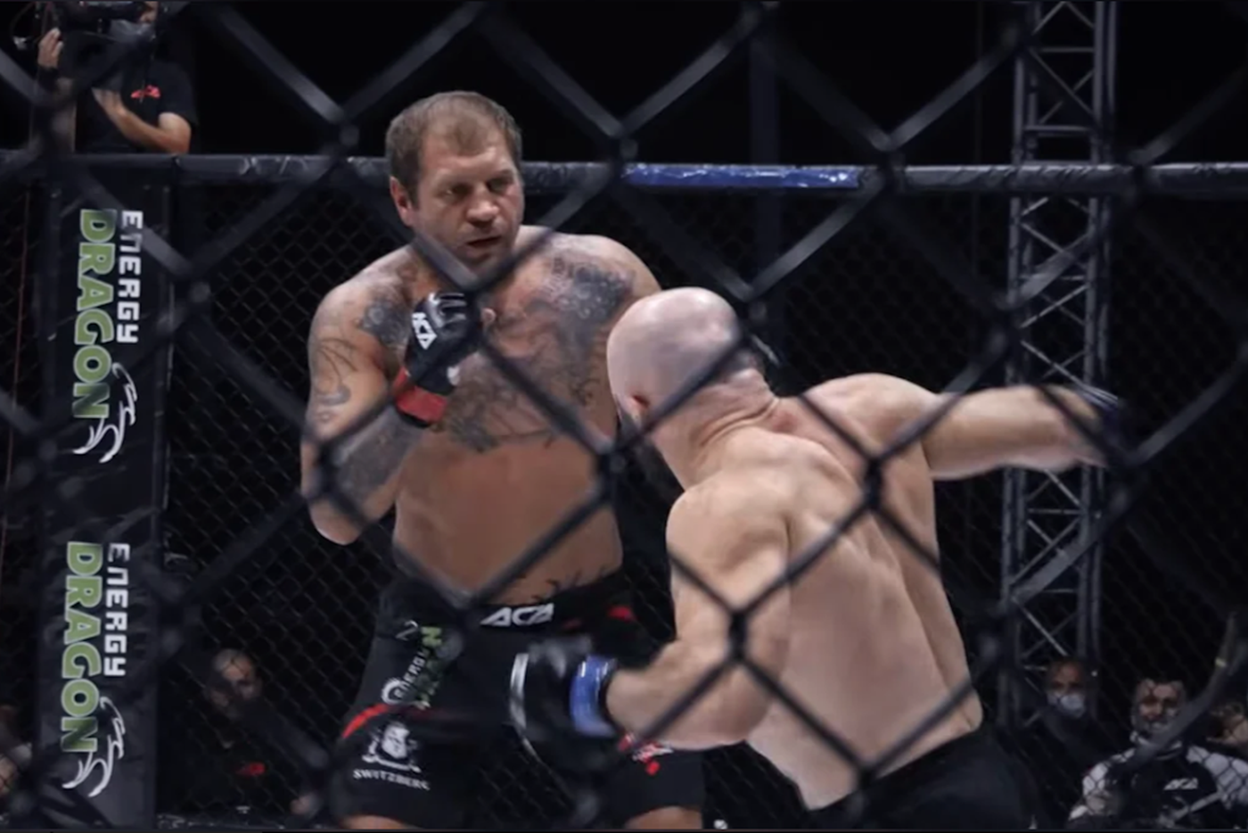 Трёхраундовый поединок прошёл при доминировании Магомеда Исмаилова в Сочи в 2020 году и закончился победой последнего техническим нокаутом.