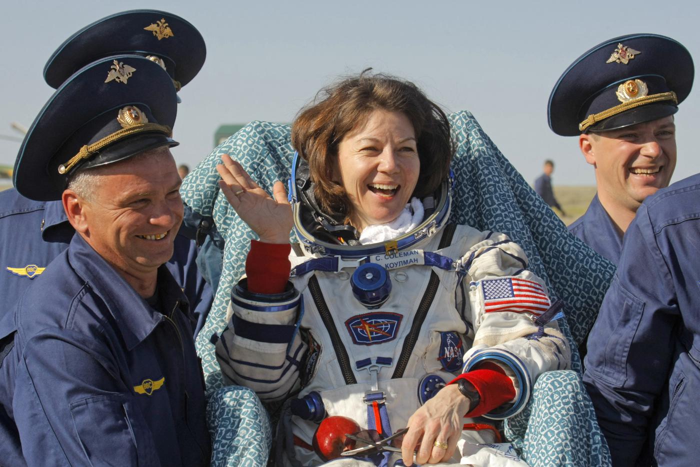 Астронавт Кэди Коулман вскоре после приземления в капсуле корабля "Союз ТМА-20".