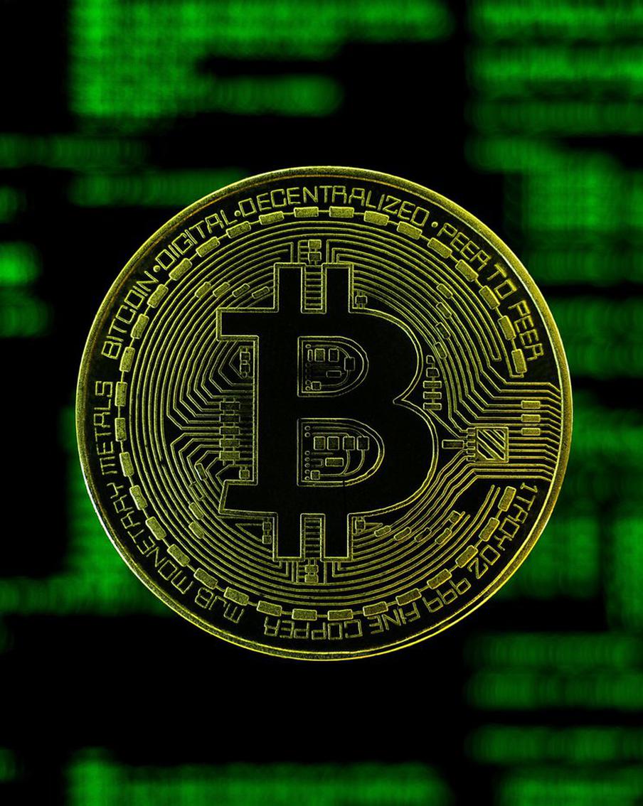 Журналисты раскрыли настоящую личность предполагаемого создателя биткоина. Американские журналисты провели расследование, в ходе которого, предположительно, смогли установить скрывавшегося под псевдонимом Сатоши Накамото человека. Им оказался британский криптограф