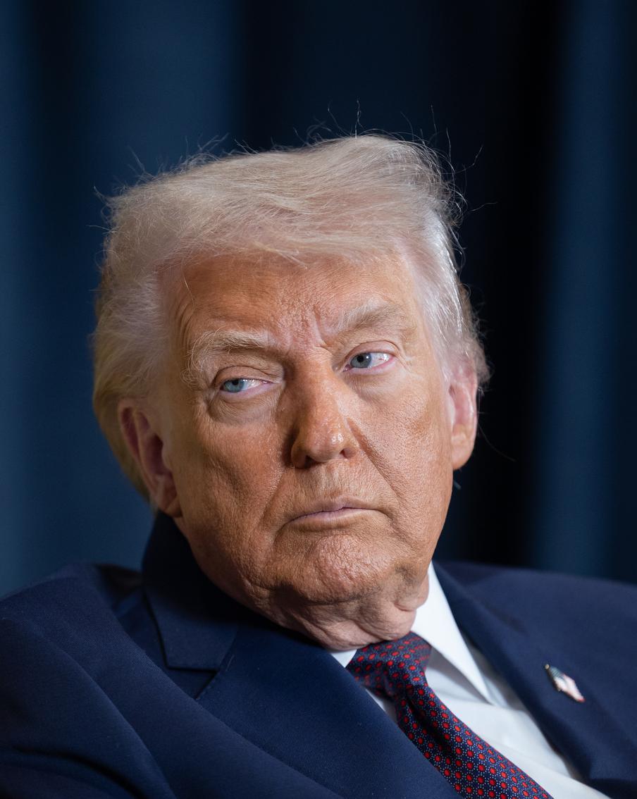 Трамп пригрозил властям Ирана разрушительными ударами при отказе от сделки. Американский президент Дональд Трамп заявил, что Иран будут ждать разрушительные атаки, которые страна ранее никогда не испытывала, в случае провала мирных переговоров между Тегераном и Вашингтоном