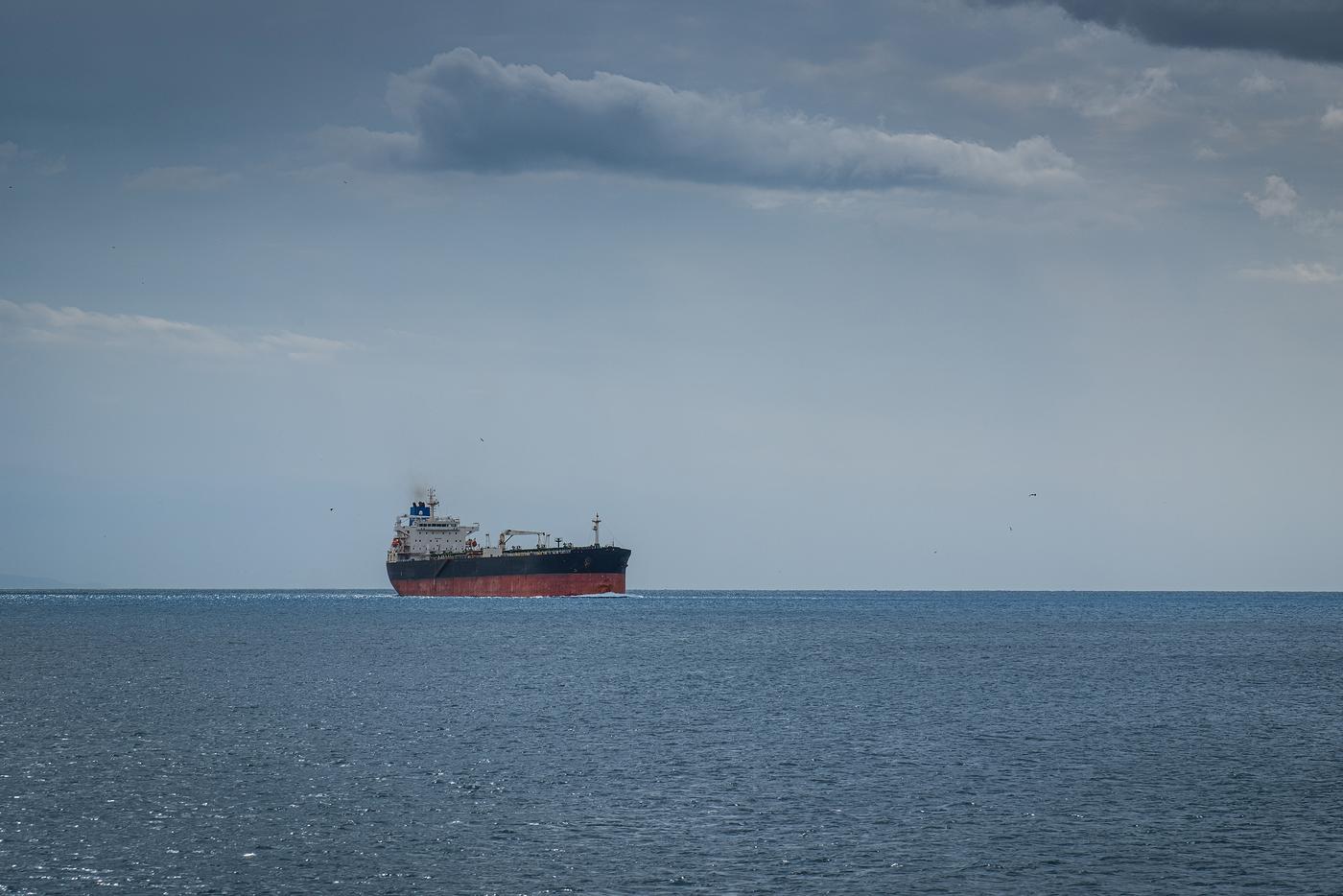 Российский фрегат помог двум подсанкционным нефтетанкерам пересечь Ла-Манш без задержания властями Великобритании