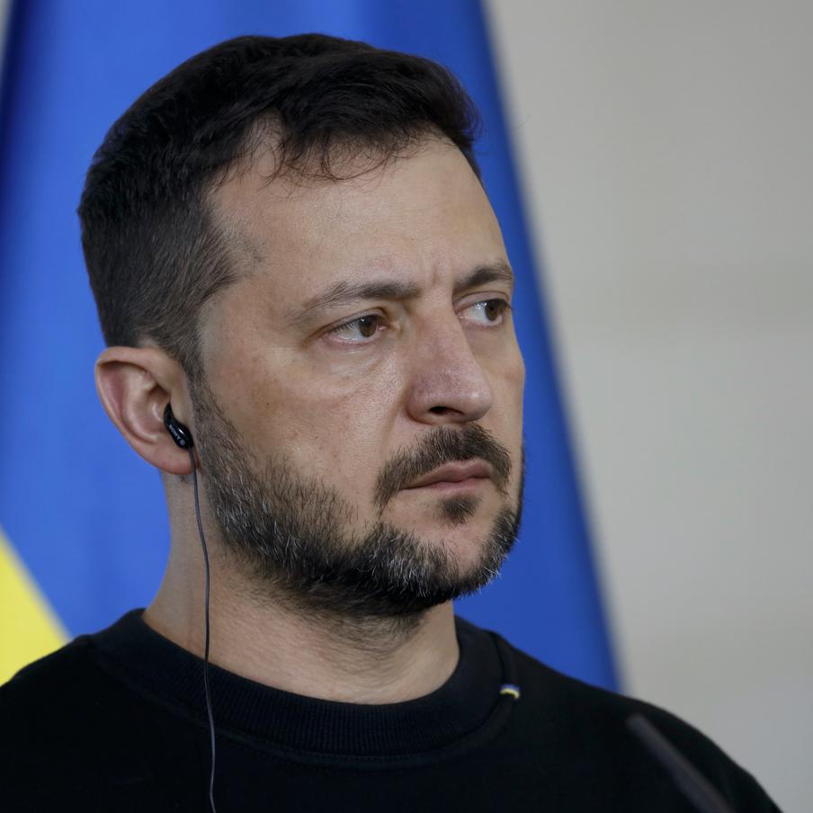 Зеленский предложил Путину провести личную встречу на территории США. Украинский президент заявил, что его личная встреча с Владимиром Путиным может пройти в США. Ещё одним местом, где Зеленский готов провести переговоры с российским коллегой, является Ближний Восток