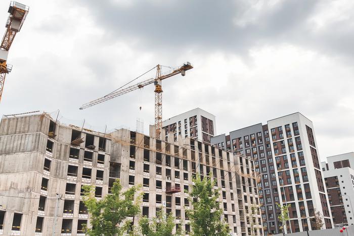 Можно ли сэкономить, покупая квартиру по переуступке прав требований?