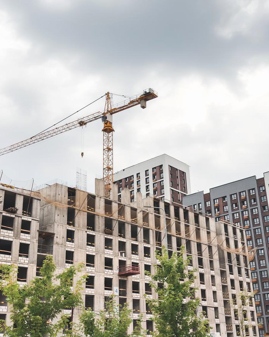 Можно ли сэкономить, покупая квартиру по переуступке прав требований?