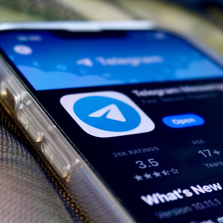 Из App Store пропало неофициальное приложение мессенджера Telegram. Одно из альтернативных приложений принадлежащей Павлу Дурову платформы было удалено из магазина приложений для владельцев iPhone. Это может быть связано с его небезопасностью