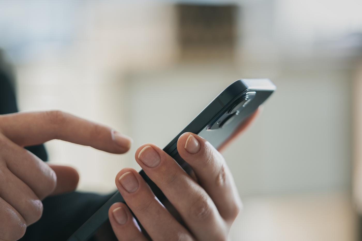 Мошенники придумали новую схему обмана россиян при помощи пасхальных открыток