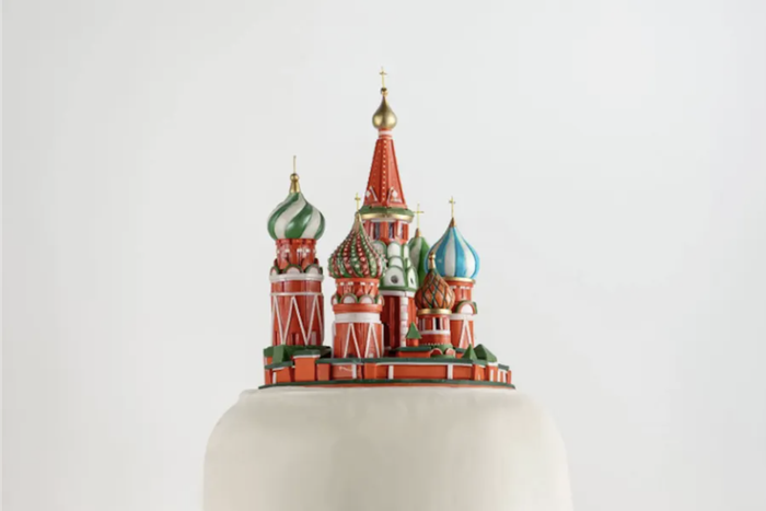 "Кулич тщеславия, гламурный кекс, жуткая булка": священники и депутаты раскритиковали пасхальный кулич за 100 тысяч рублей