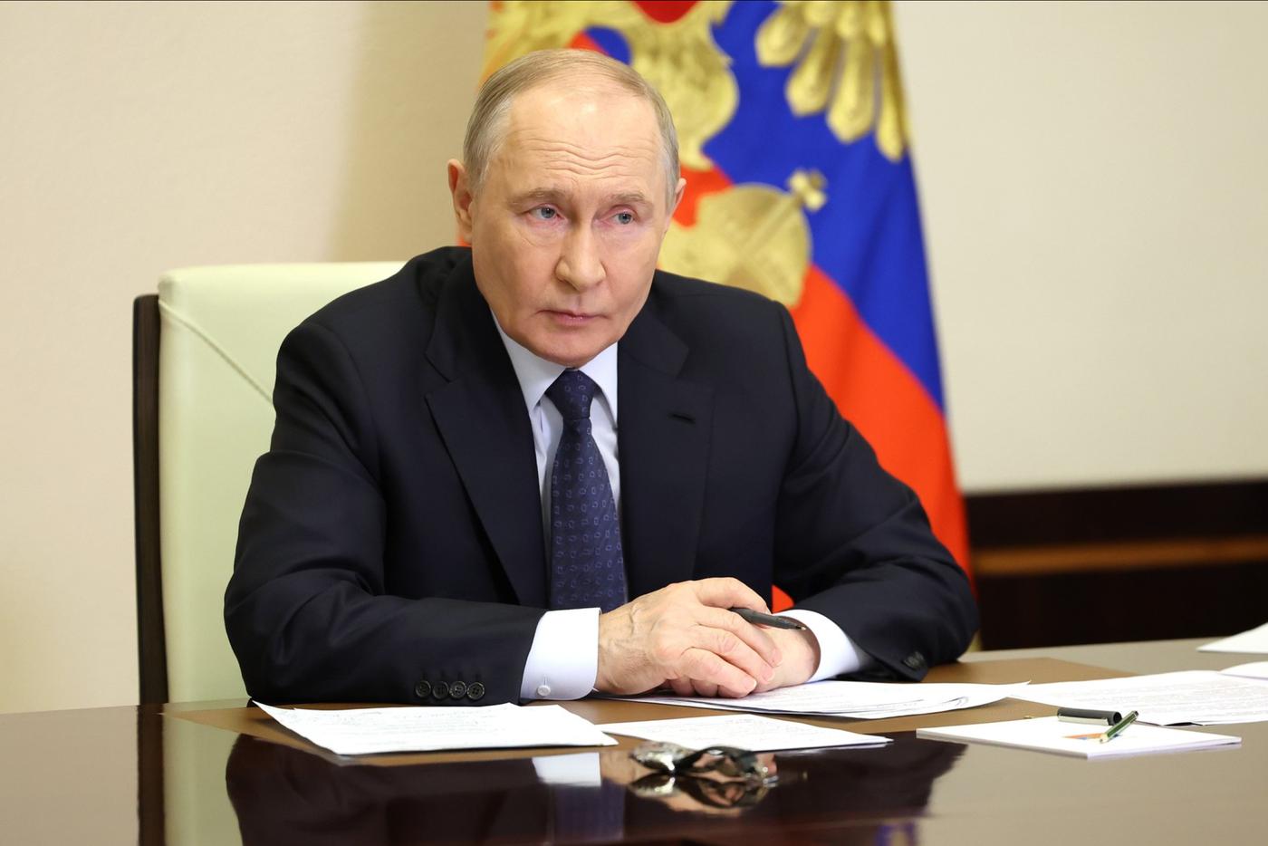 Владимир Путин объявил пасхальное перемирие