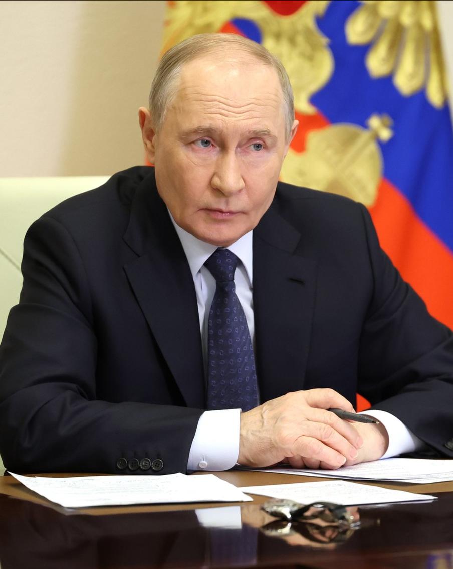 Владимир Путин объявил пасхальное перемирие. Однако российский лидер отметил, что войска должны быть готовы пресечь возможные провокации со стороны Киева и ответить на агрессию