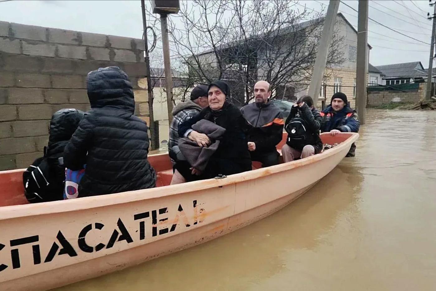 МЧС направила в затопленные районы Дагестана дополнительный контингент