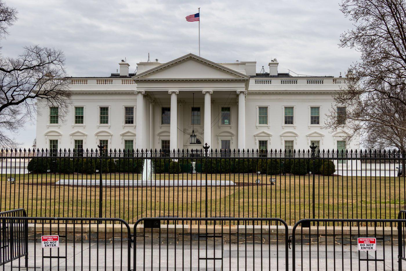 Вашингтон борется со спекулятивными ставками на торгах среди работников Белого дома