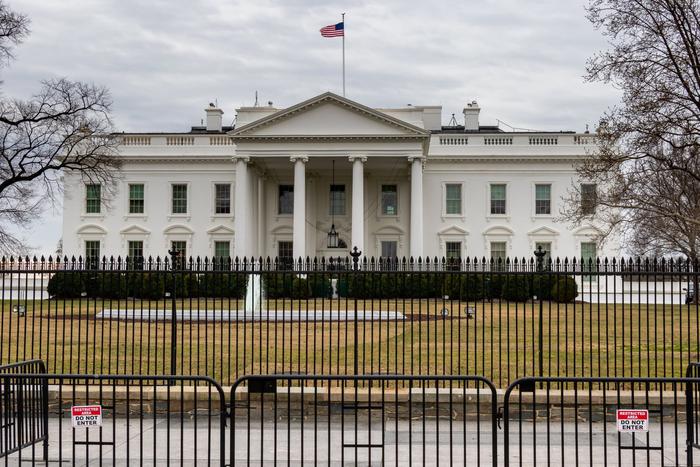 Вашингтон борется со спекулятивными ставками на торгах среди работников Белого дома