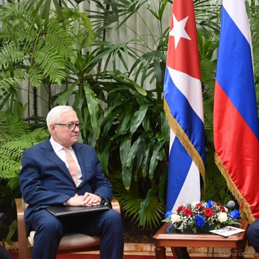 В России подтвердили дальнейшую поддержку Кубы. Ранее в ходе контактов внешнеполитических ведомств обеих стран стороны обсудили важные вопросы сотрудничества, а также региональную и мировую повестку