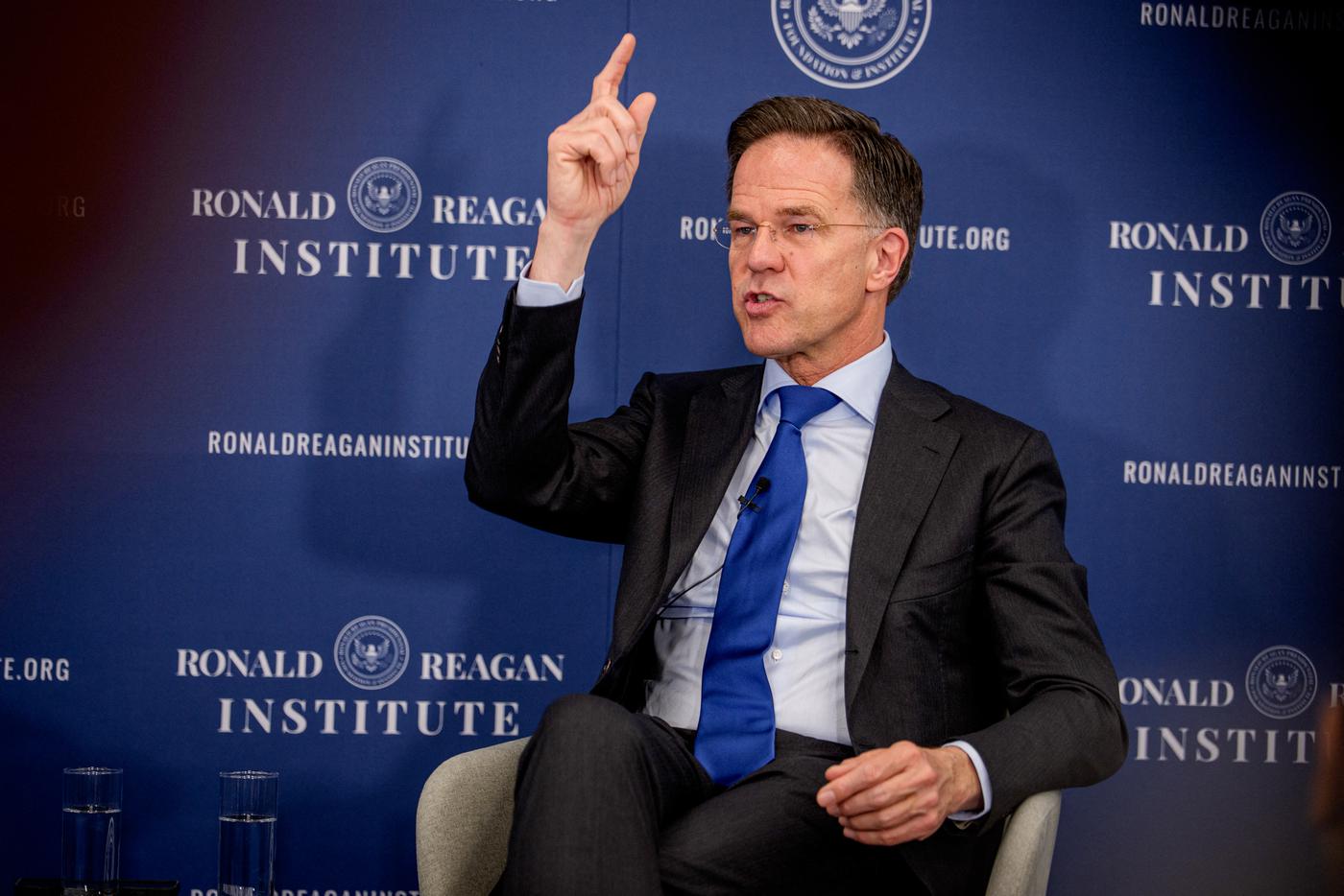 Общение Трампа с Рютте переросло во взаимные оскорбления