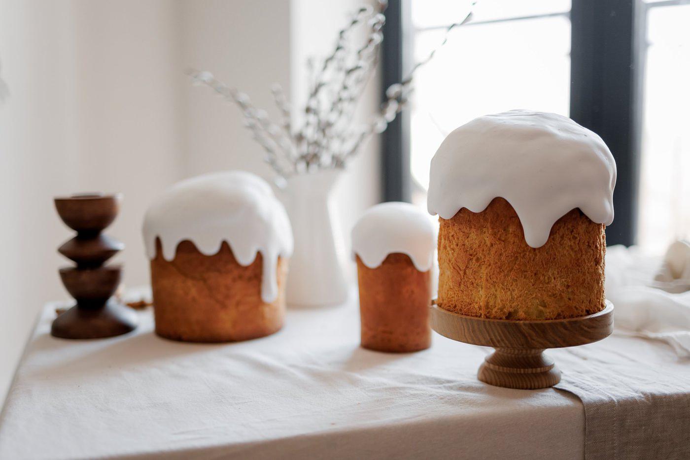 Традиционному куличу вовсе не требуется обилие декора и посыпок.