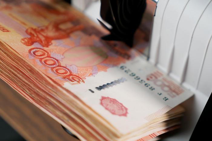 Сможет ли Россия справиться с рекордным бюджетным дефицитом и как на это повлияет конфликт на Ближнем Востоке