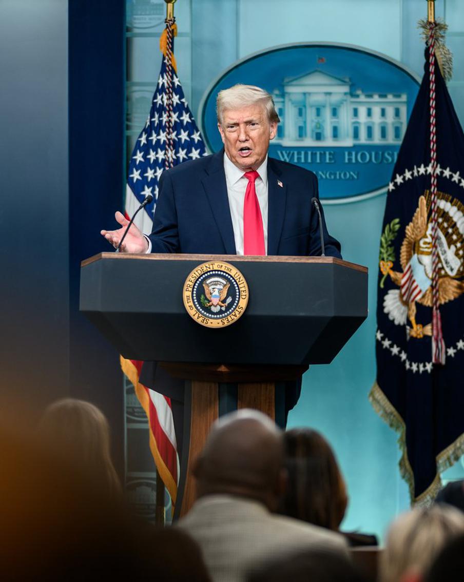 Трамп назвал главное требование США на предстоящих переговорах с Ираном. На предстоящих переговорах с Ираном Соединённые Штаты будут настаивать на полном отказе Тегерана от стремления к обладанию ядерным оружием. Об этом заявил президент США Дональд Трамп, подчеркнув, что отказ от ядерной программы является для американской стороны ключевым условием для достижения успеха в переговорах