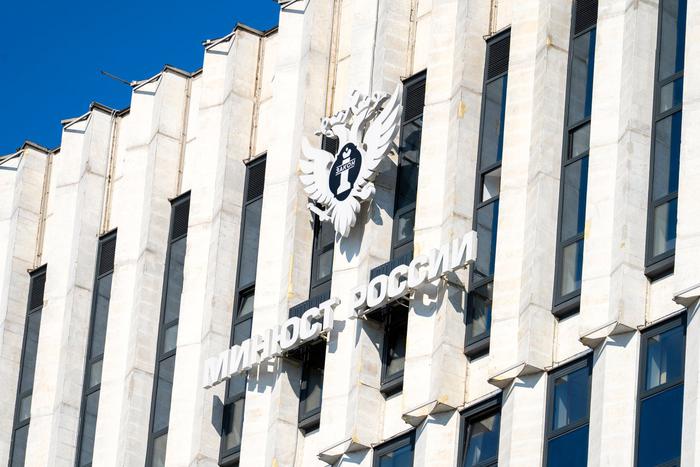 Российские власти признали иноагентом Ивана Толстого, приходящегося дядей дизайнеру Артемию Лебедеву