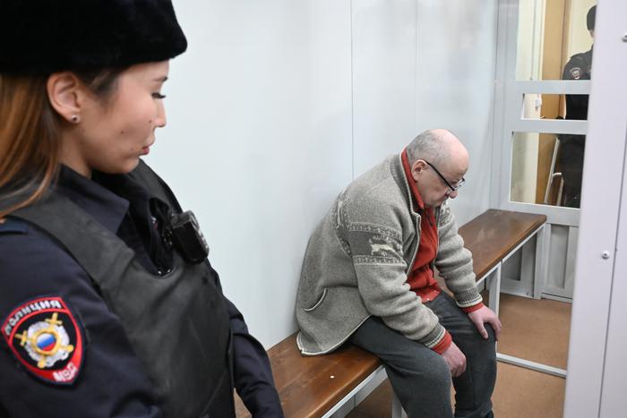 Обвиняемый в коррупции экс-замминистра обороны РФ Павел Попов приговорён к 19 годам тюремного заключения