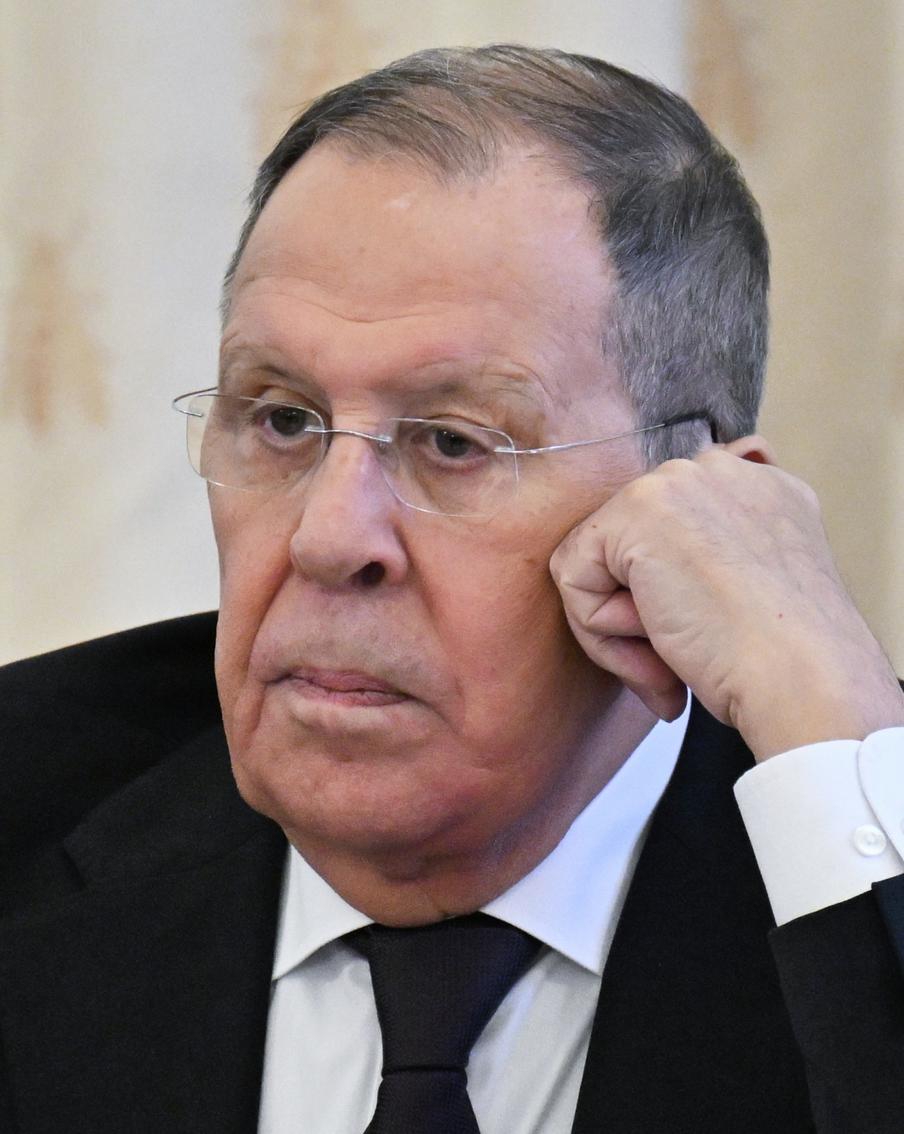 Лавров назвал главное условие для мирного урегулирования конфликта с Украиной. Для скорого мирного завершения конфликта между Россией и Украиной необходимо, чтобы Москва получила от союзников Киева гарантии безопасности. При этом что в них должно входить, он не уточнил