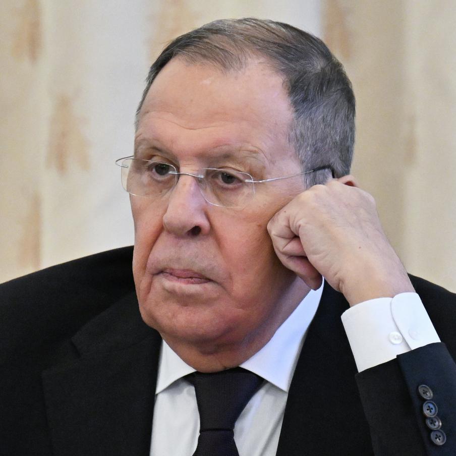 Лавров назвал главное условие для мирного урегулирования конфликта с Украиной. Для скорого мирного завершения конфликта между Россией и Украиной необходимо, чтобы Москва получила от союзников Киева гарантии безопасности. При этом что в них должно входить, он не уточнил