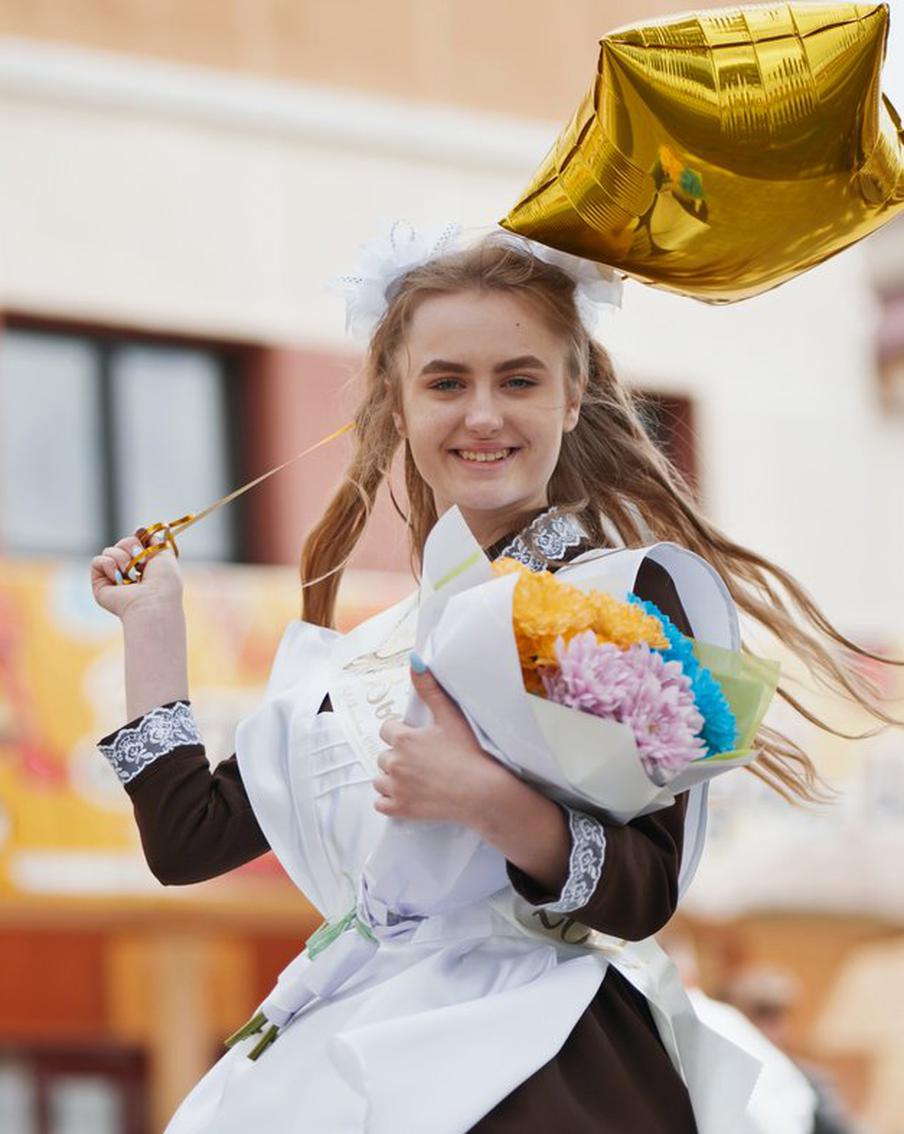 Стало известно, когда в России в 2026 году пройдут школьные выпускные. В этом году учебным заведениям рекомендовано провести выпускные вечера 27 июня. Отмечается, что основной период единого государственного экзамена (ЕГЭ) пройдёт в России с 1 июня по 9 июля