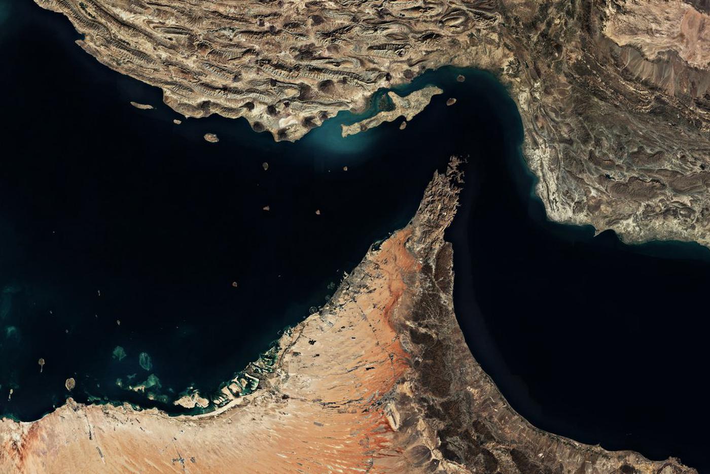 Иранские власти не смогут открыть Ормузский пролив из-за оставленных там мин