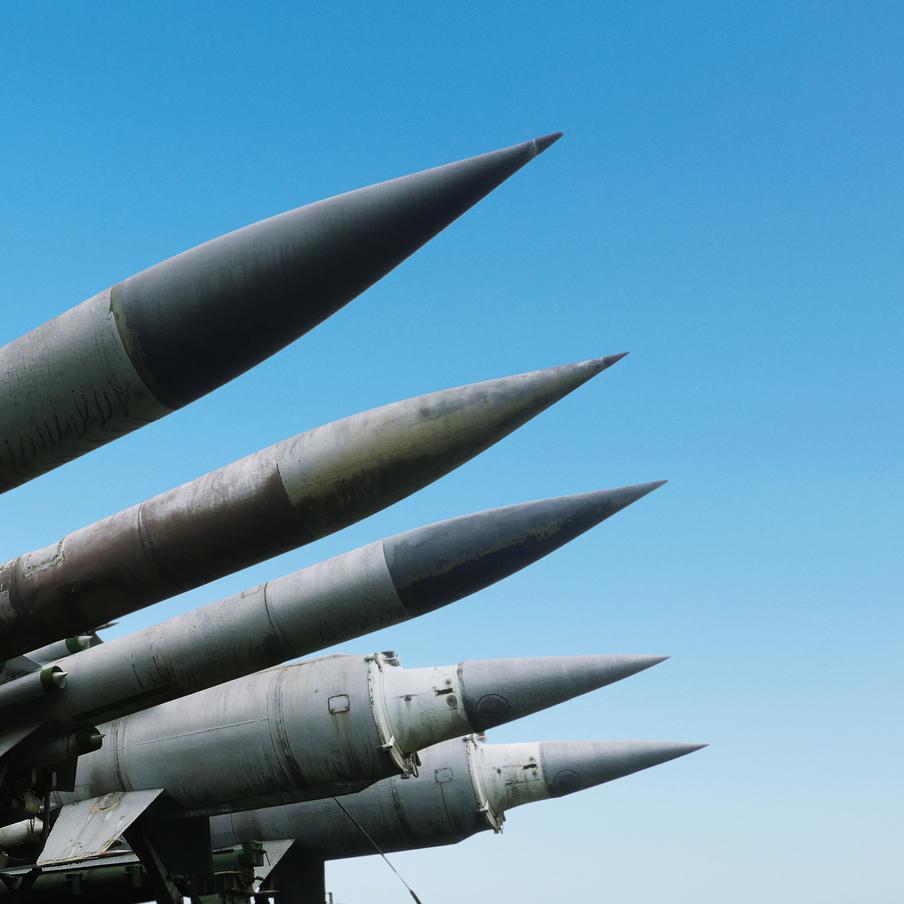 Иранская армия получит системы ПВО из Китая в ближайшие недели. Китайские власти планируют поставить армии Ирана системы противовоздушной обороны через третьи страны. Отмечается, что это произойдёт в ближайшие несколько недель