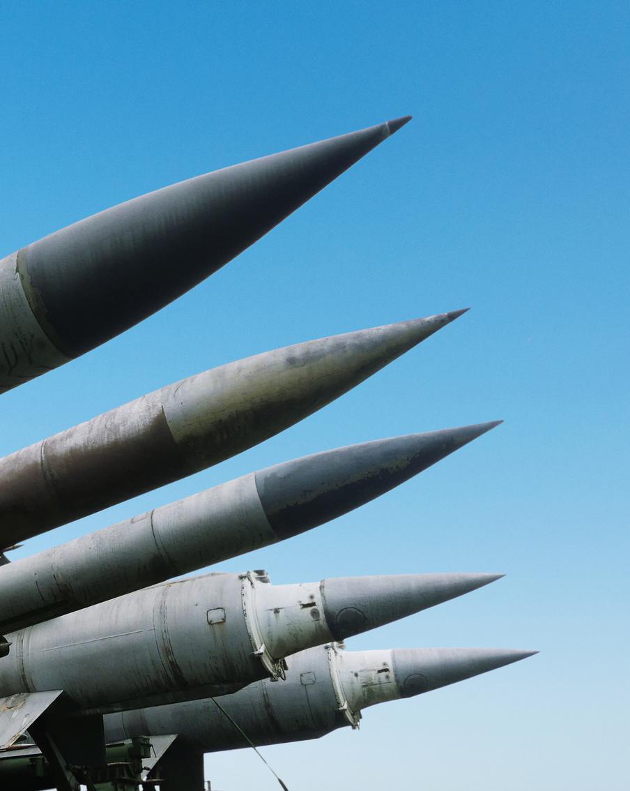 Иранская армия получит системы ПВО из Китая в ближайшие недели. Китайские власти планируют поставить армии Ирана системы противовоздушной обороны через третьи страны. Отмечается, что это произойдёт в ближайшие несколько недель