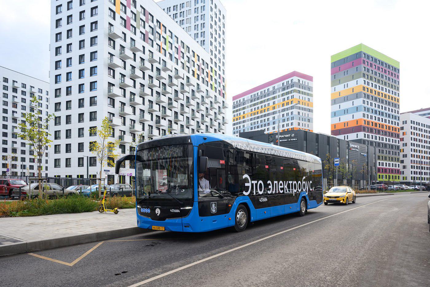 7 электробусов нового поколения вышли на маршрут 123 на севере столицы