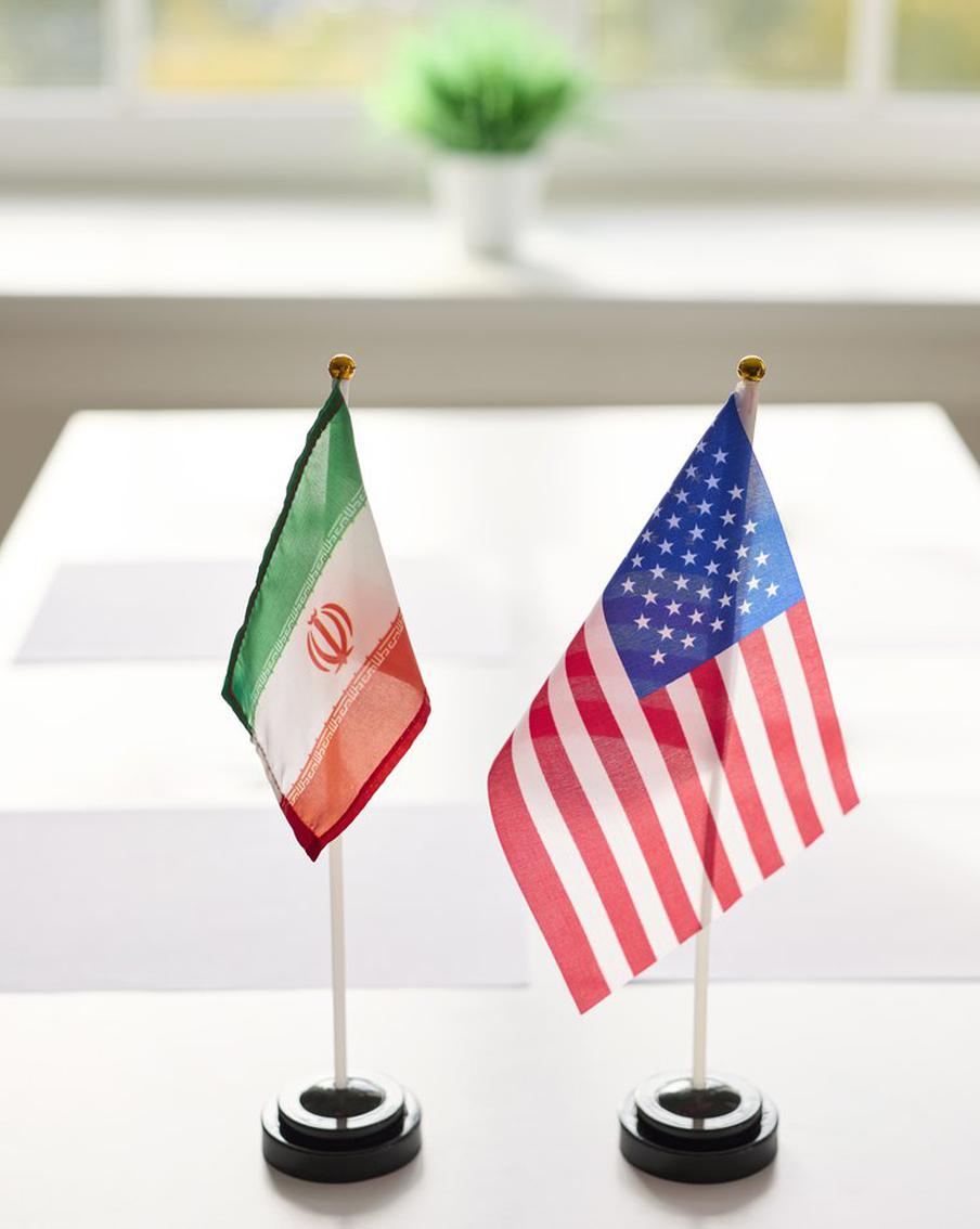 Стали известны возможные пункты повестки переговоров Ирана и США. В ходе запланированных в Пакистане переговоров иранская и американская делегации могут обсудить вопросы освобождения граждан США Тегераном и снятие наложенных на Иран санкций