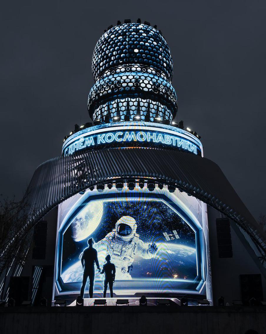 Новый праздничный сюжет покажут на "Матрёшке Москвы" в парке "Зарядье". Видеоряд будут показывать по вечерам 4 дня после познавательной программы "Время России" и цифровых интерпретаций сказок А. С. Пушкина