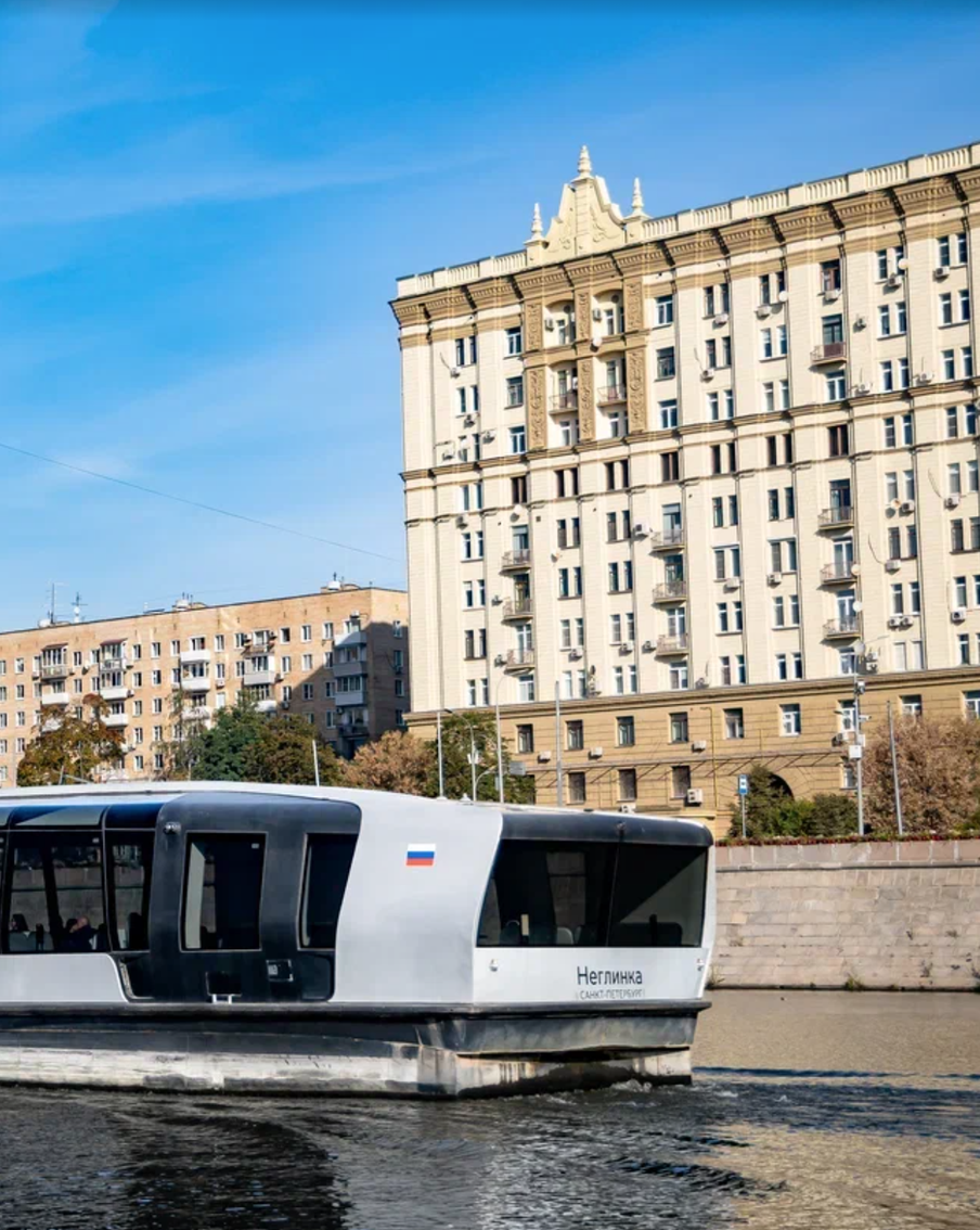 Растёт число пассажиров, пользующихся регулярным речным электротранспортом. В последнее время наблюдается впечатляющий рост числа пассажиров, пользующихся регулярным речным электротранспортом в Москве. За первый квартал 2026 года количество пассажиров, выбравших этот вид транспорта, увеличилось на 6% по сравнению с аналогичным периодом прошлого года, превысив 280 тысяч человек