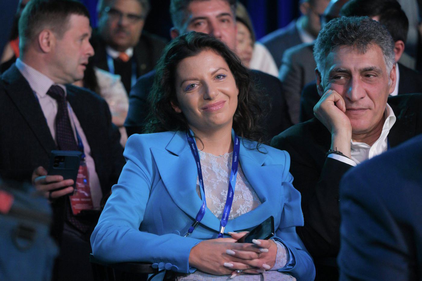 "Тигран бы сказал, что я ― дезертир": подруга вытащила убитую горем Маргариту Симоньян из окна