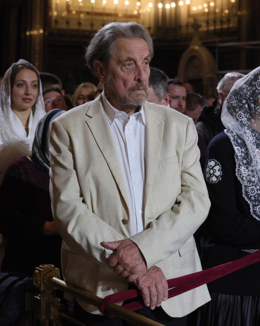 Эррола Маска заметили на пасхальной службе в храме Христа Спасителя в Москве. Отец американского бизнесмена и бывшего соратника американского президента Илона Маска посетил прошедшую пасхальную службу в столичном храме Христа Спасителя