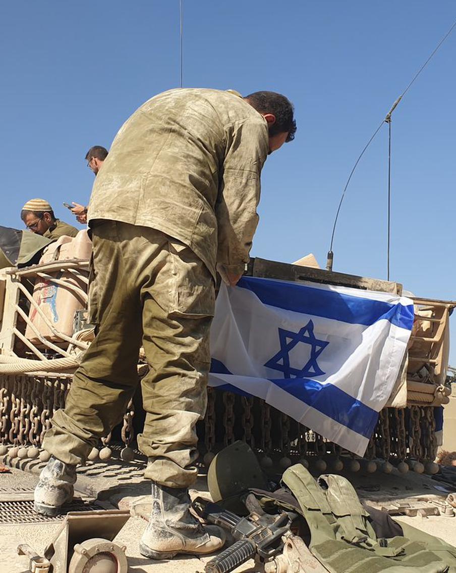 Израильские войска ведут бои с "Хезболлой" за город Бинт-Джубайль на юге Ливана. Вооружённые силы Израиля продолжают активные действия в южном ливанском городе Бинт-Джубайль, как сообщает Национальное информационное агентство Ливана