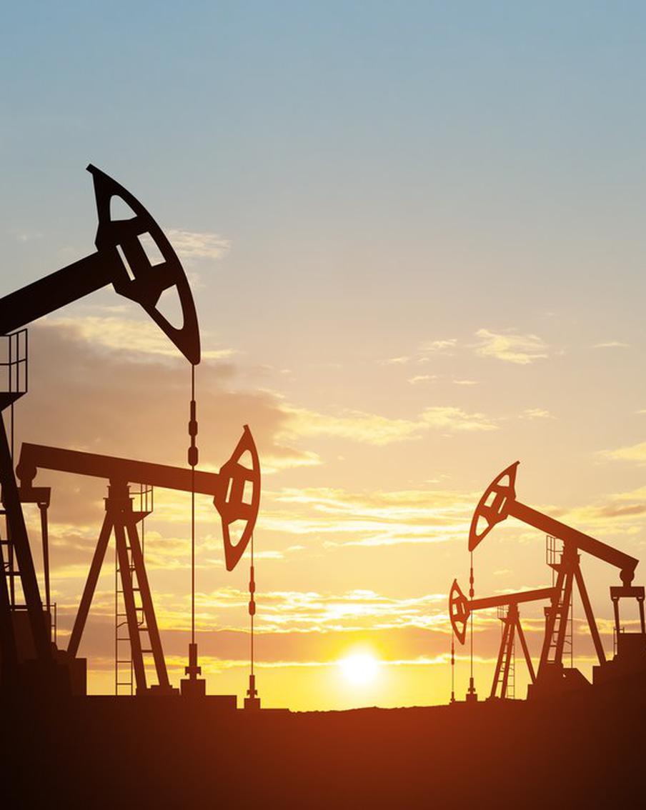 Иран рассчитывает за два месяца восстановить до 80% мощностей на нефтяных объектах. Замминистра нефти Ирана Мохаммад Садег Азимифар поделился планами по восстановлению нефтеперерабатывающей инфраструктуры страны, которая была повреждена в результате атак. По его словам, большинство пострадавших объектов смогут вернуться к своей прежней мощности на 70-80% в течение 1-2 месяцев