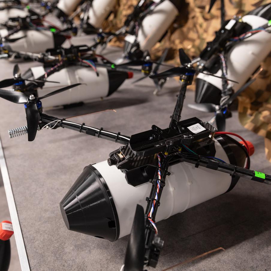 В Финляндии испугались ответа России за пролетающие через страну дроны ВСУ. Финские политики обеспокоены тем, что российские власти могут ответить на атаки дронов ВСУ, проходящие через воздушное пространство Финляндии