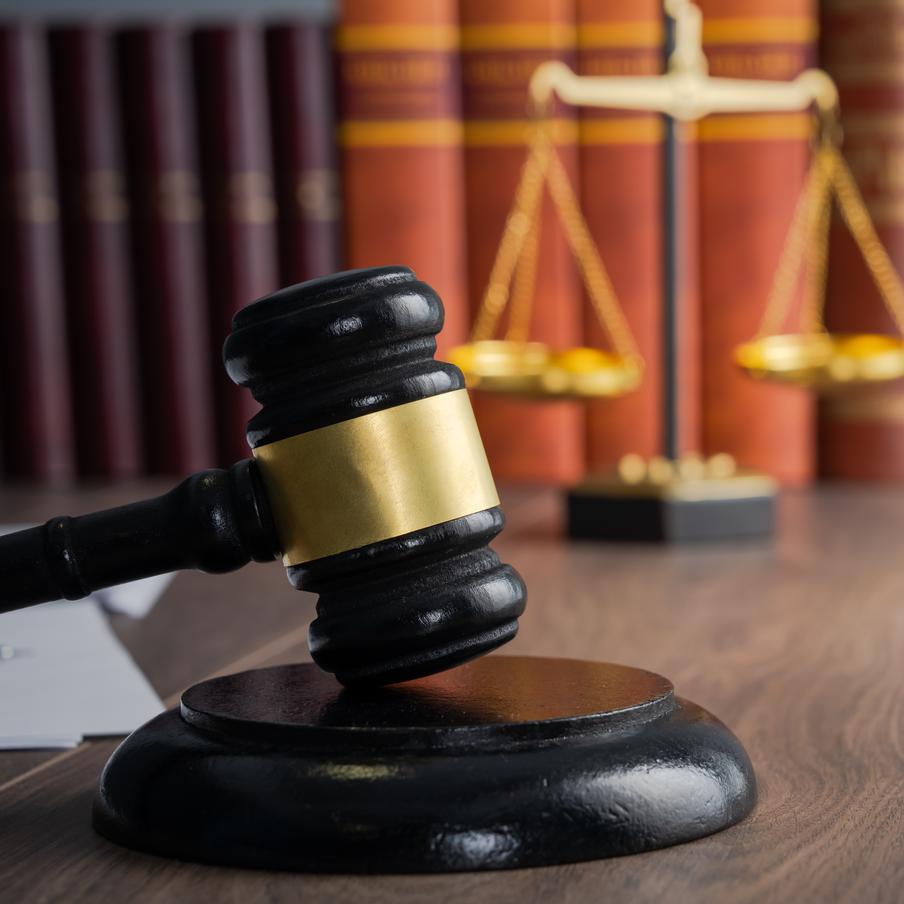 Троих фигурантов дела о взрыве во Владикавказе арестовали на два месяца. В Северной Осетии суд избрал меру пресечения в виде содержания под стражей на два месяца трём фигурантам уголовного дела о взрыве на складе пиротехники во Владикавказе