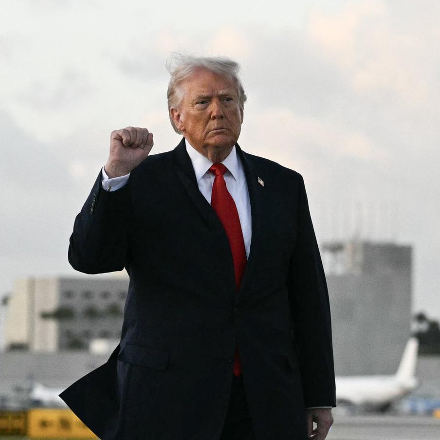 Президент США пригрозил Китаю проблемами в случае передачи оружия Ирану. Американские лидер Дональд Трамп пообещал обрушить на Китай "большие проблемы" в случае, если Пекин решится на передачу находящемуся в конфликте с США Ирану оружия