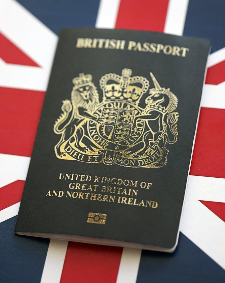 В Британии впервые лишили гражданства за связи с Россией. Бывший сотрудник британской полиции Марк Буллен стал первым гражданином Великобритании, который был лишён гражданства из-за подозрений в связях с Россией